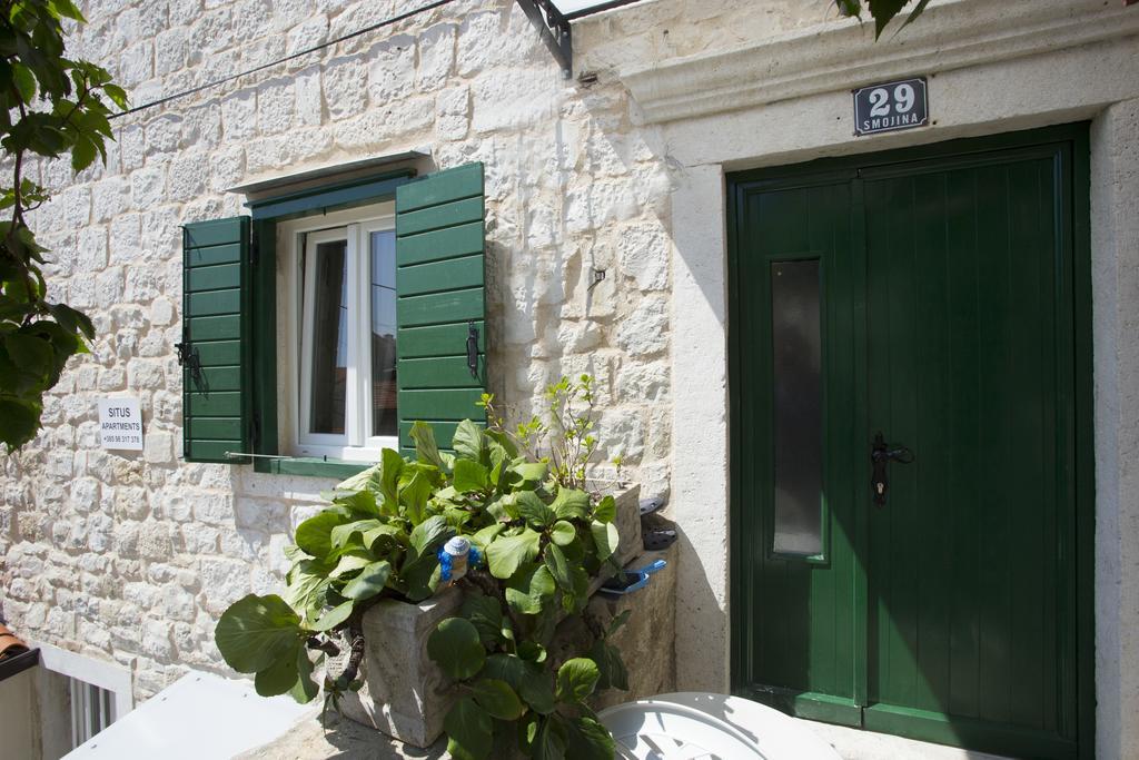 Situs Residence Split Exterior photo